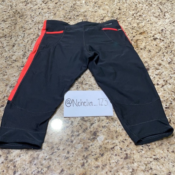 Nike Cropped Leggings - Picture 4 of 5